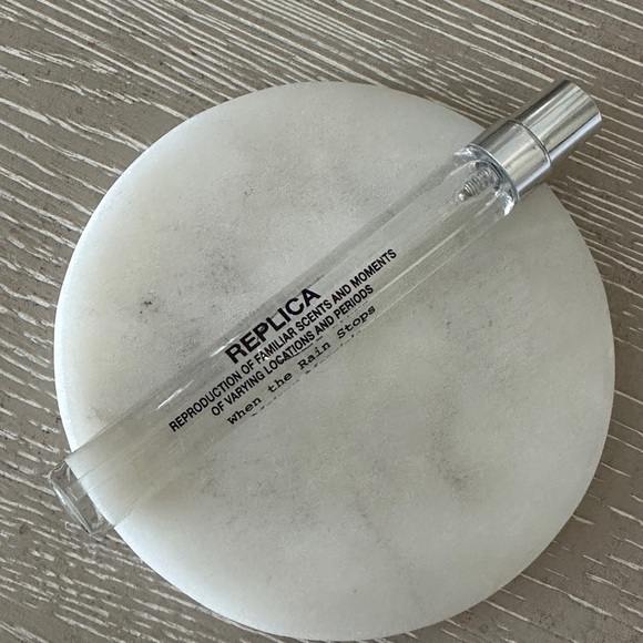 Replica Maison Margiela When the Rain Stops - Picture 2 of 4